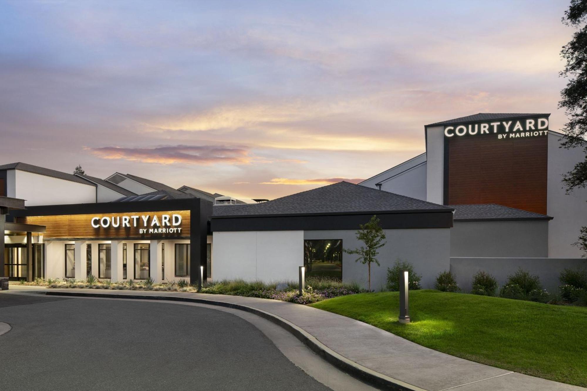 Courtyard By Marriott Bakersfield Hotel Kültér fotó